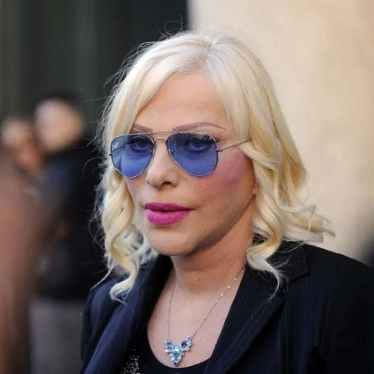 Immagine di Cicciolina in momento di lutto