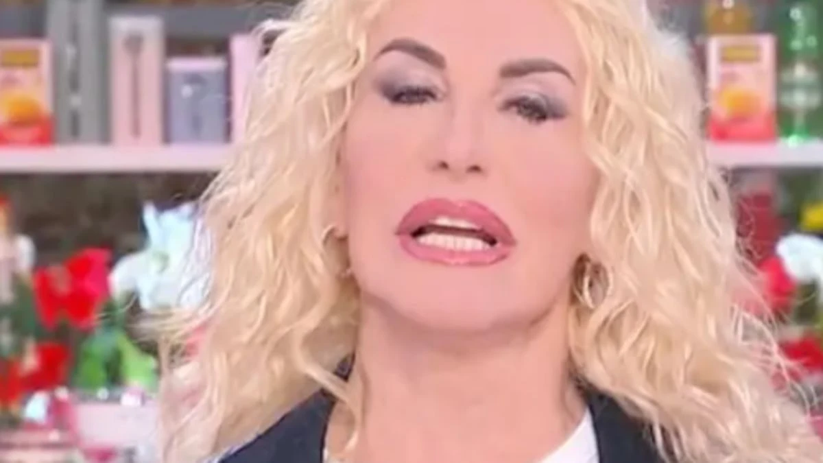 Antonella Clerici, l’addio in diretta: apre il programma con la brutta notizia (VIDEO)