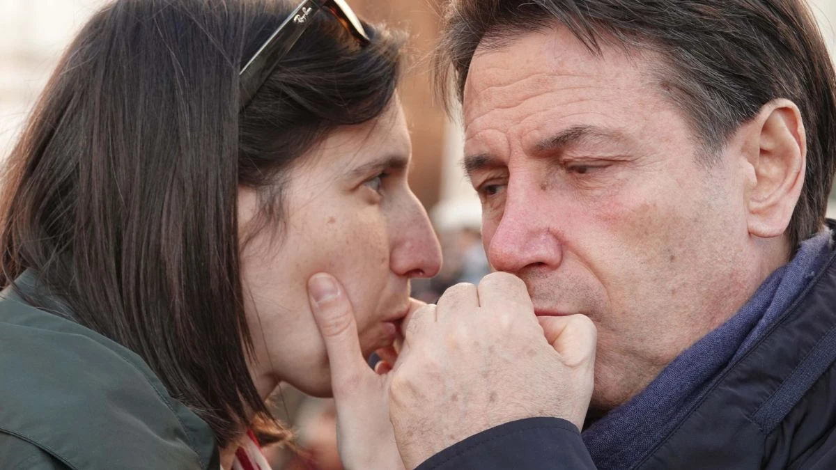 Giuseppe Conte e Elly Schlein durante un confronto politico