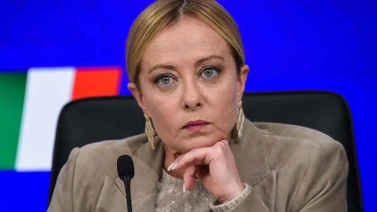 Assemblea parlamentare durante una discussione sulle politiche di sicurezza e immigrazione