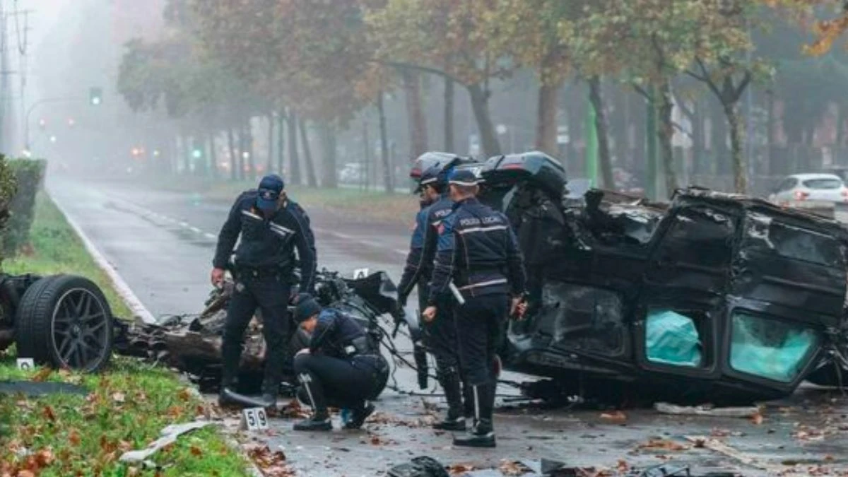 Indagini della polizia sul luogo dell'incidente