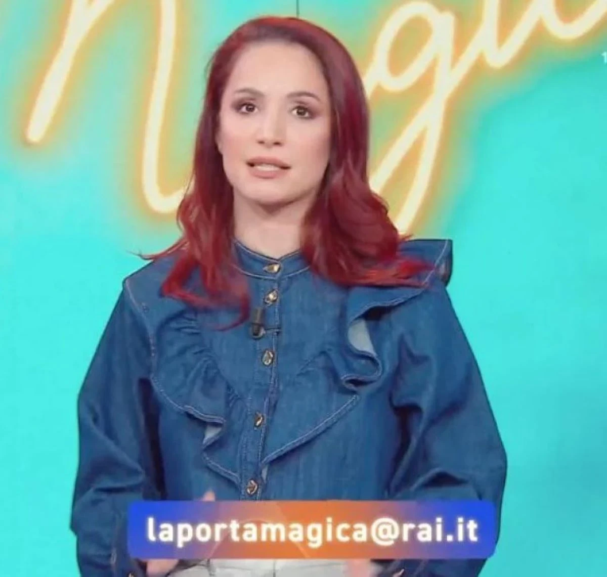 Andrea Delogu accolta in studio da colleghi e pubblico