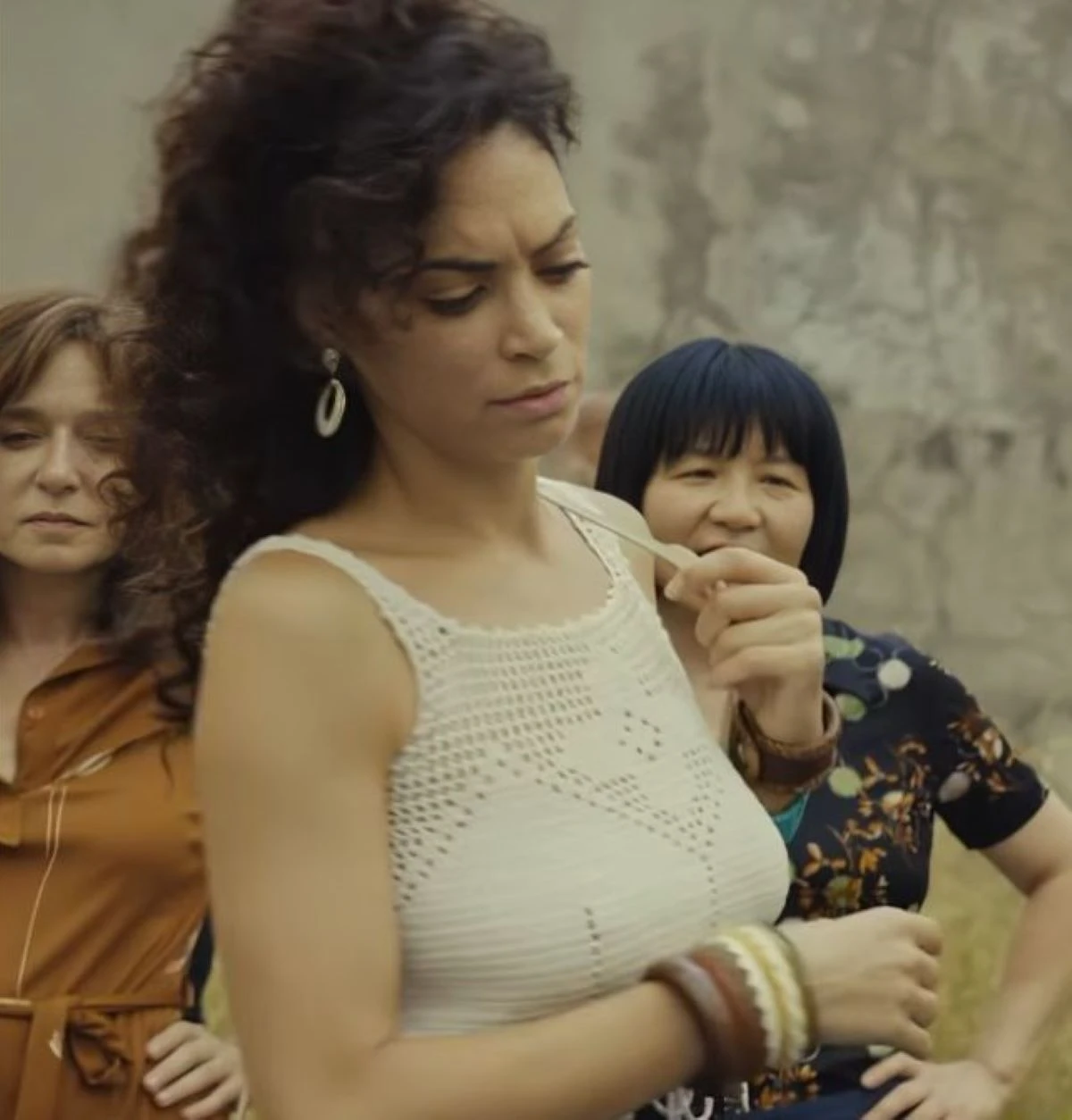 Elodie sul set di un film