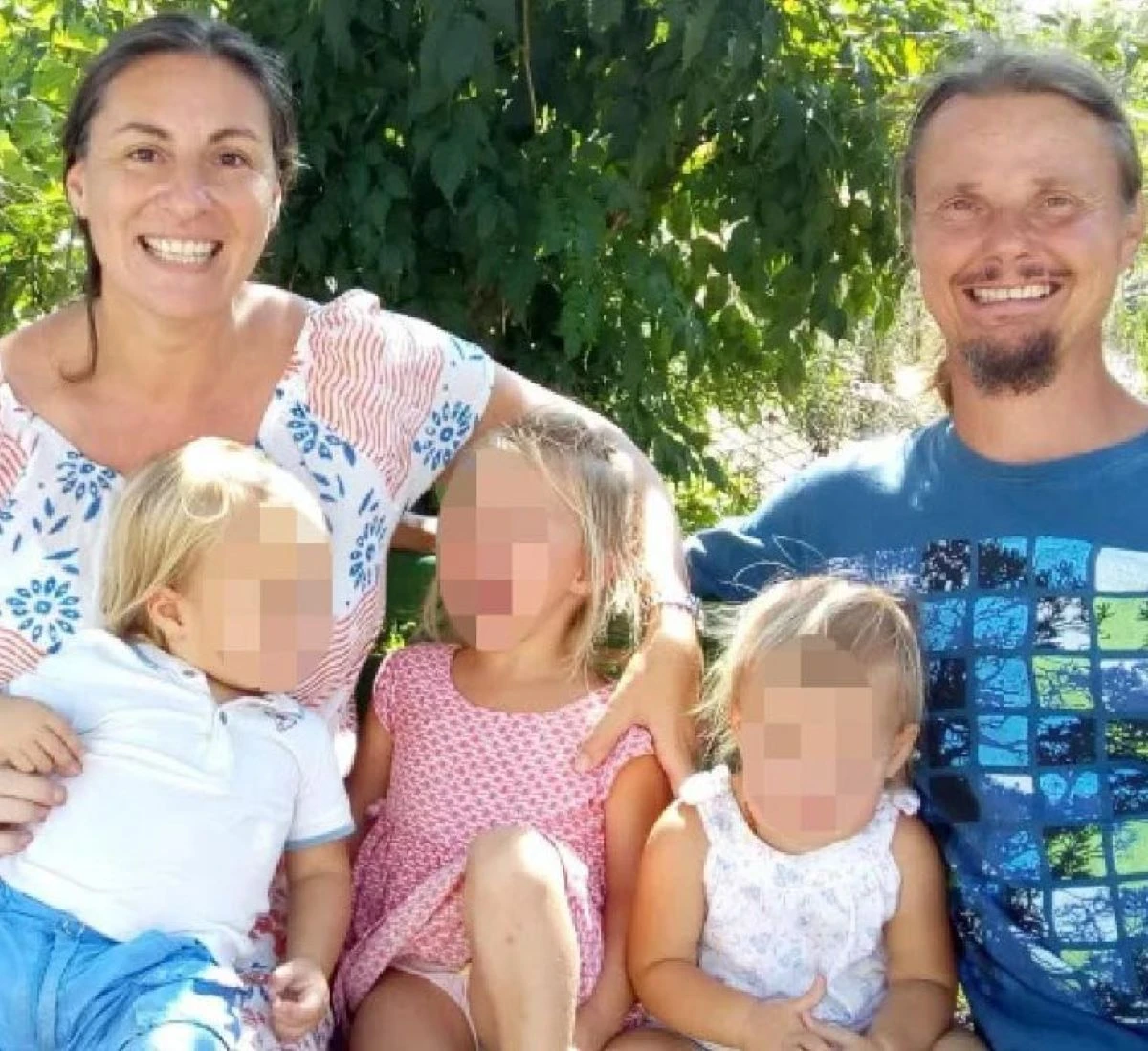 La madre della famiglia Bosco insieme ai figli