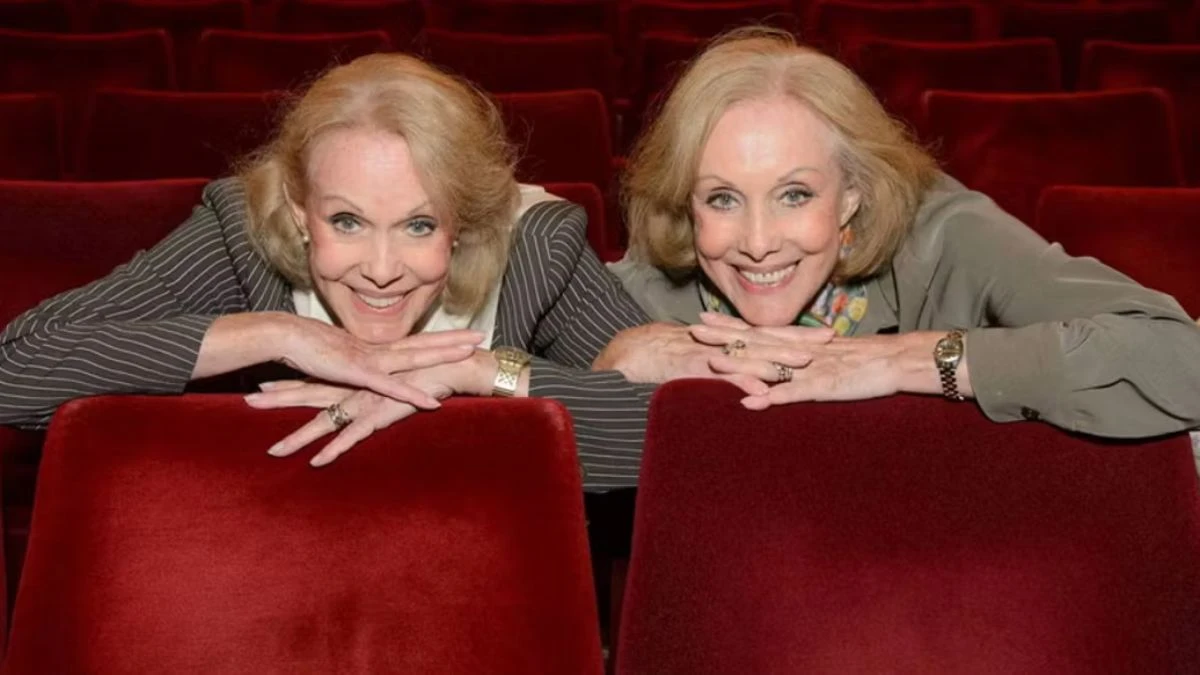 Le gemelle Kessler durante una performance televisiva negli anni Sessanta