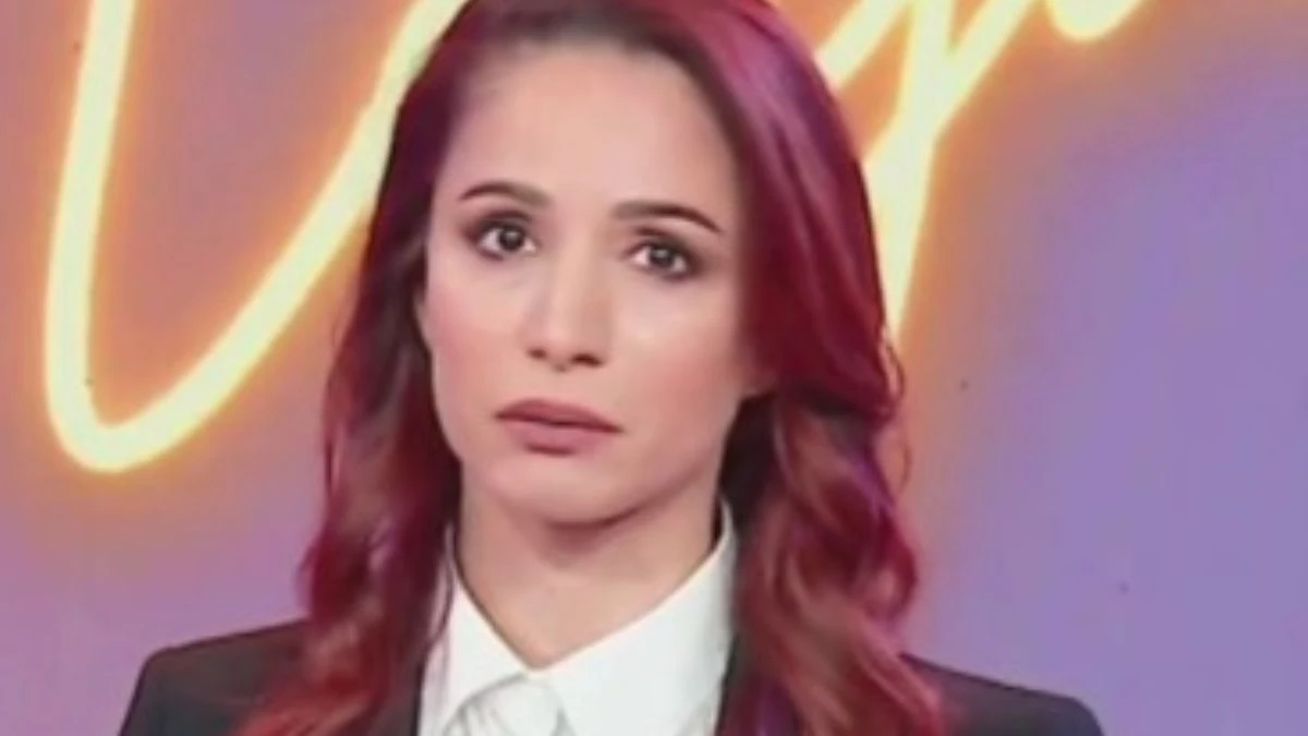 Andrea Delogu durante il suo ritorno in televisione a La Porta Magica su Rai2