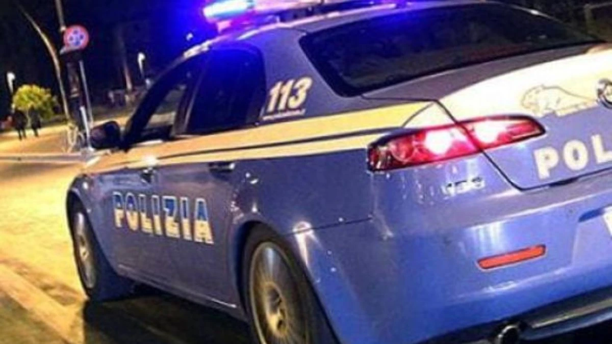 Aggressione disumana su una ragazza, sotto gli occhi del fidanzato: orrore in Italia