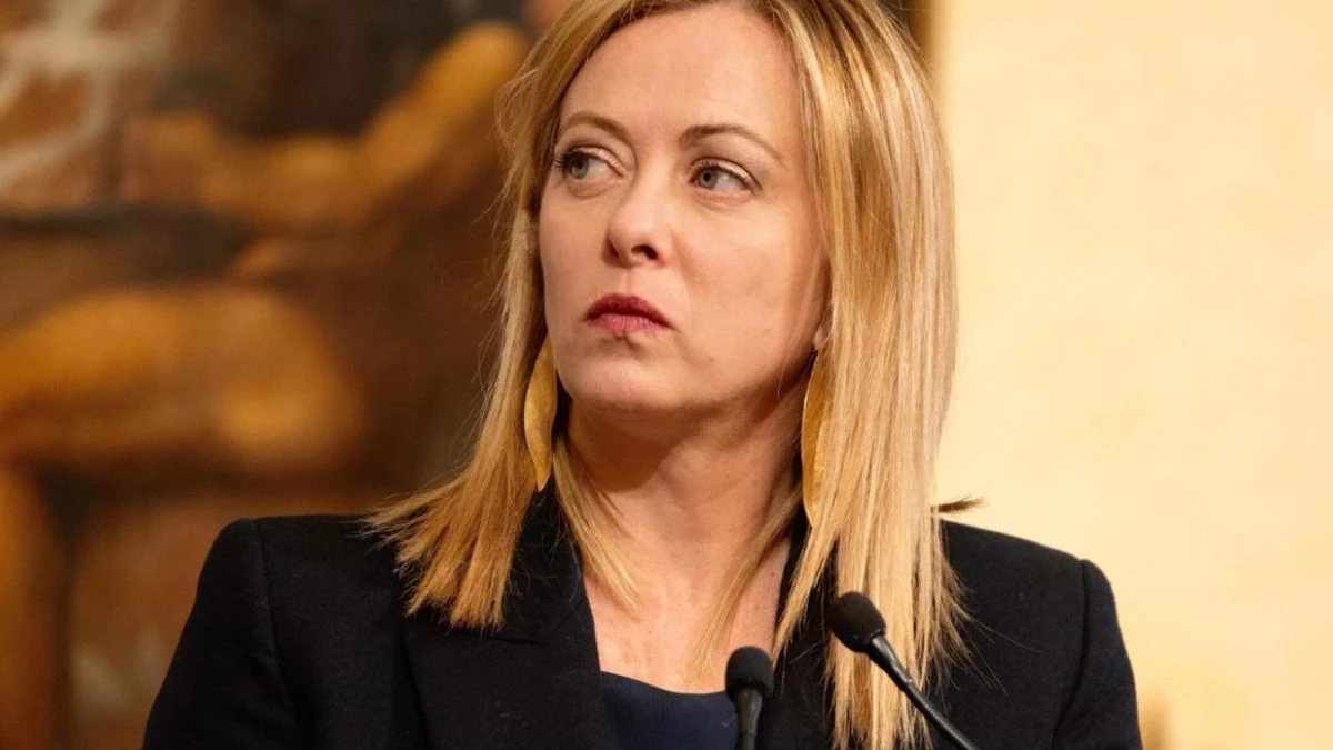 Giorgia Meloni durante il comizio a Napoli