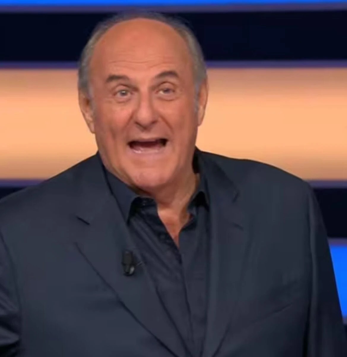 Gerry Scotti durante una puntata de La Ruota della Fortuna