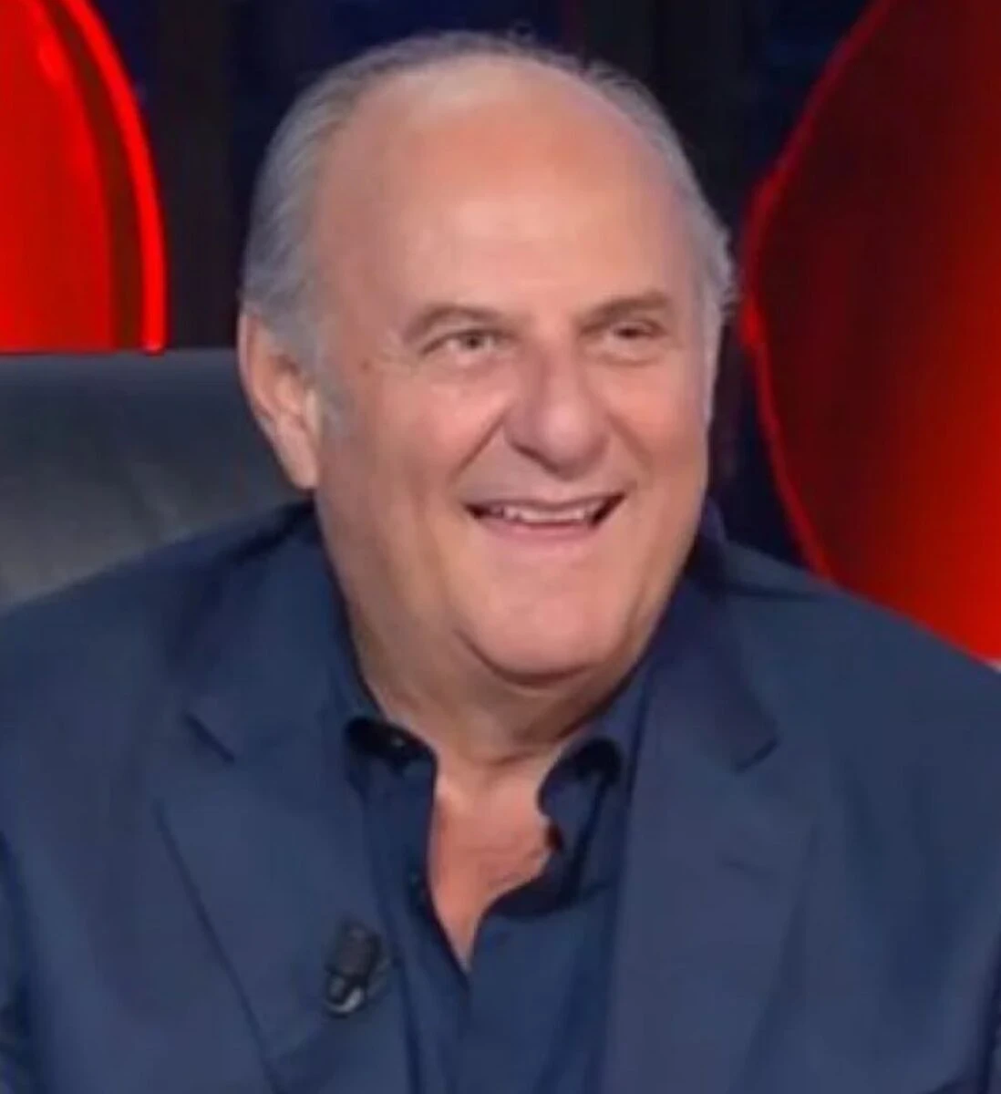 Gerry Scotti pronto per la sfida del prime time a La Ruota della Fortuna