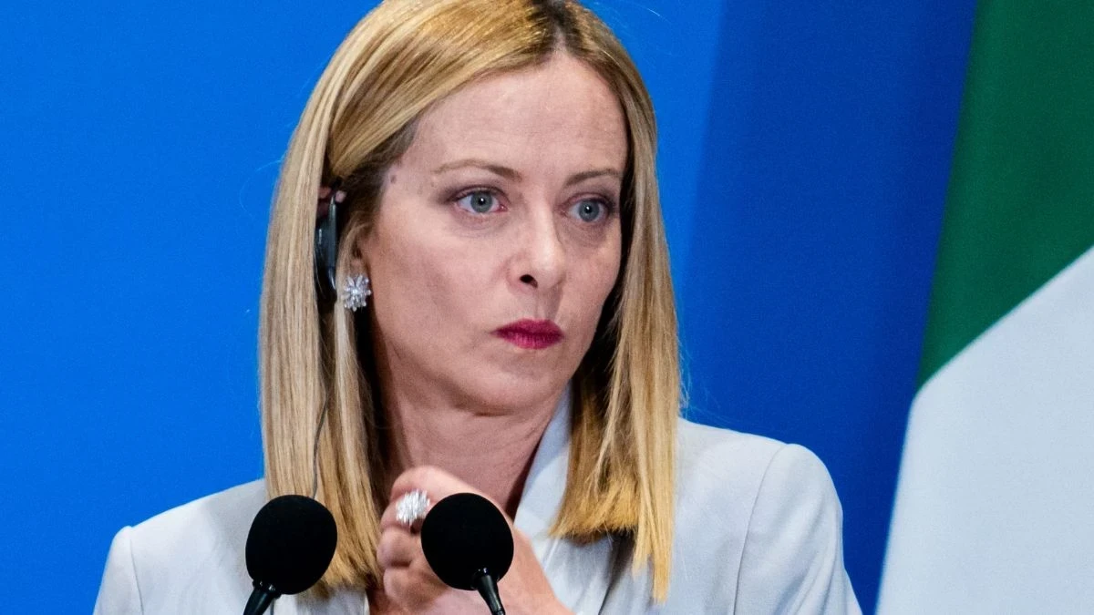 Giorgia Meloni durante una conferenza stampa