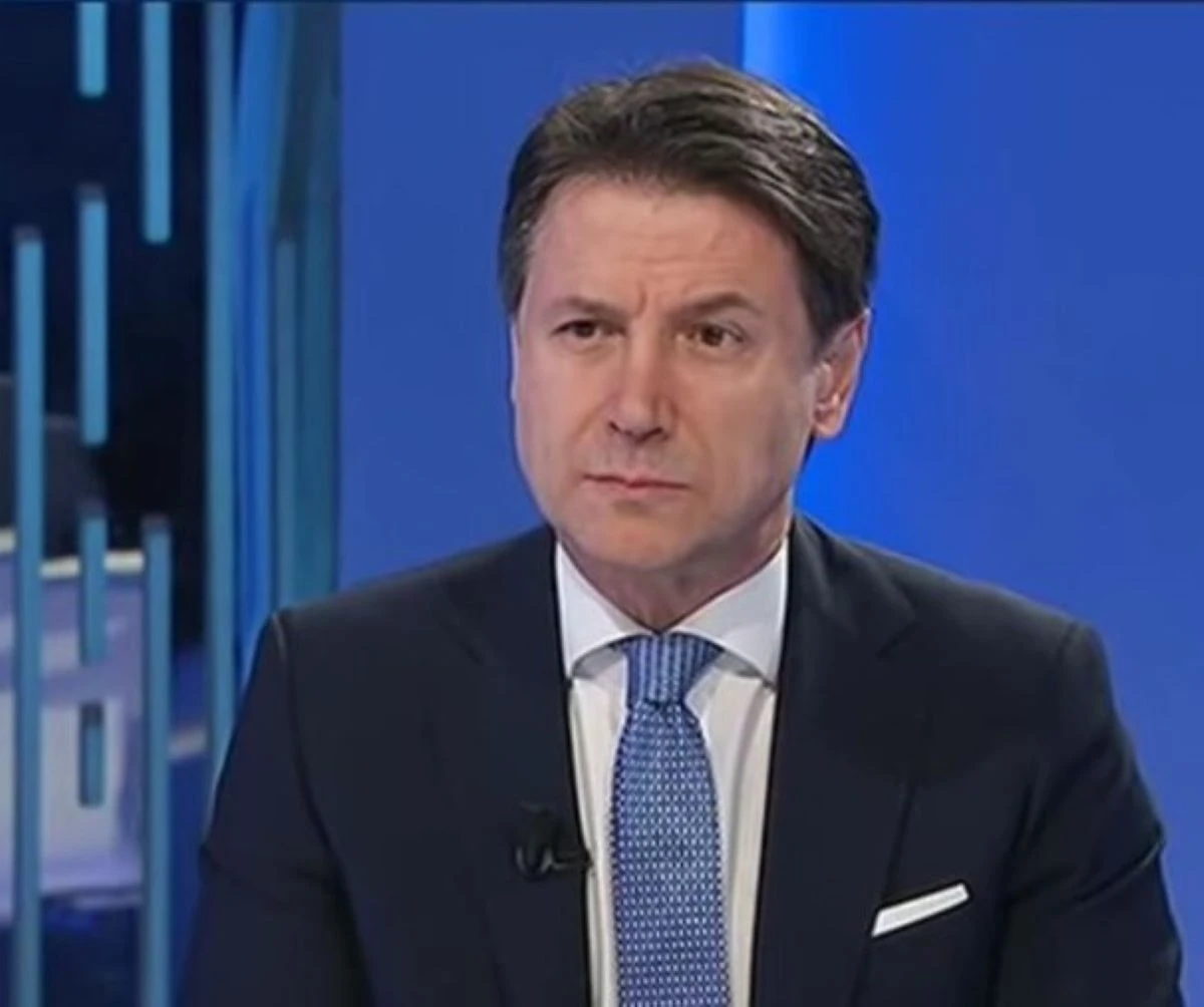 Giuseppe Conte durante una conferenza stampa