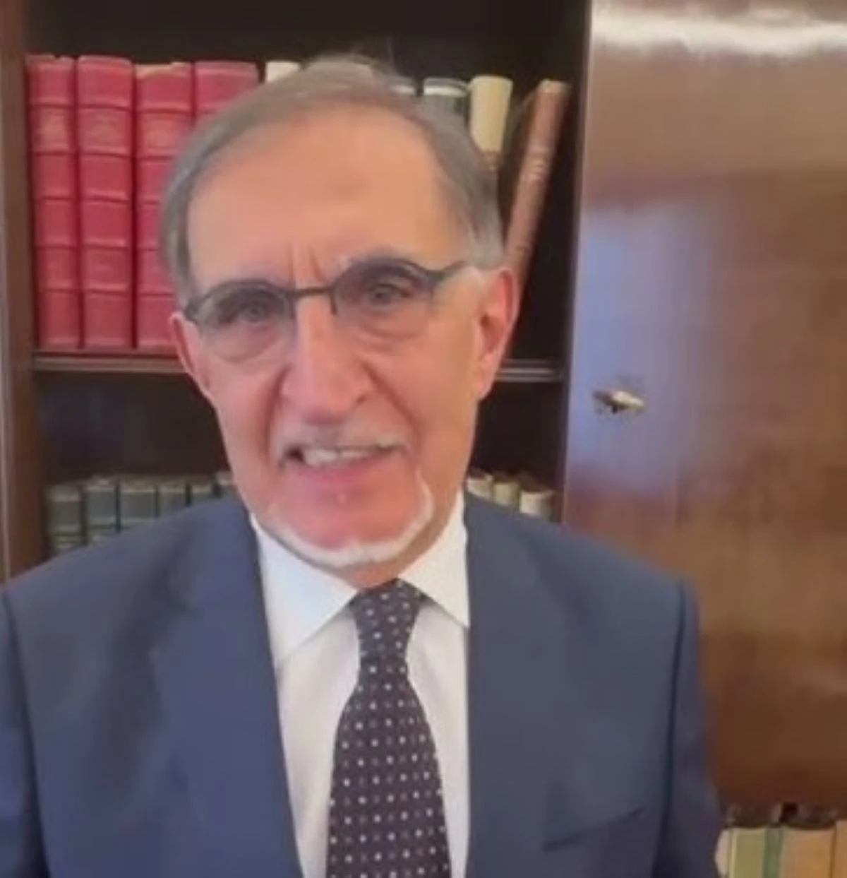 Ignazio La Russa durante una conferenza stampa