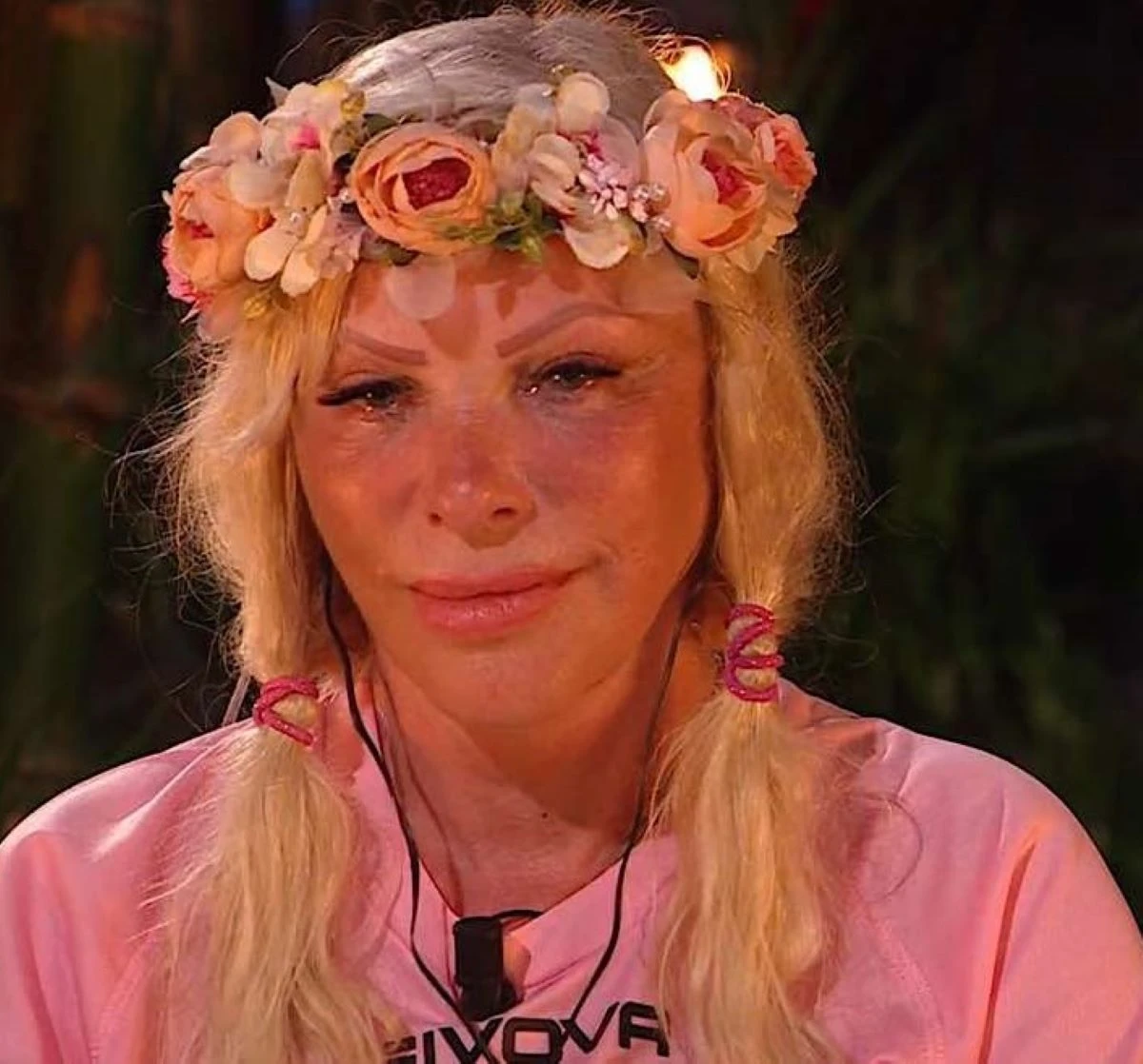 Ritratto di Ilona Staller in lutto