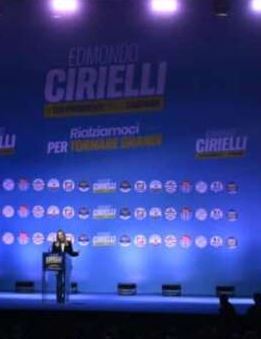 Regionali Campania, Meloni spiazza tutti al comizio di Cirielli: le parole sul Sud Italia