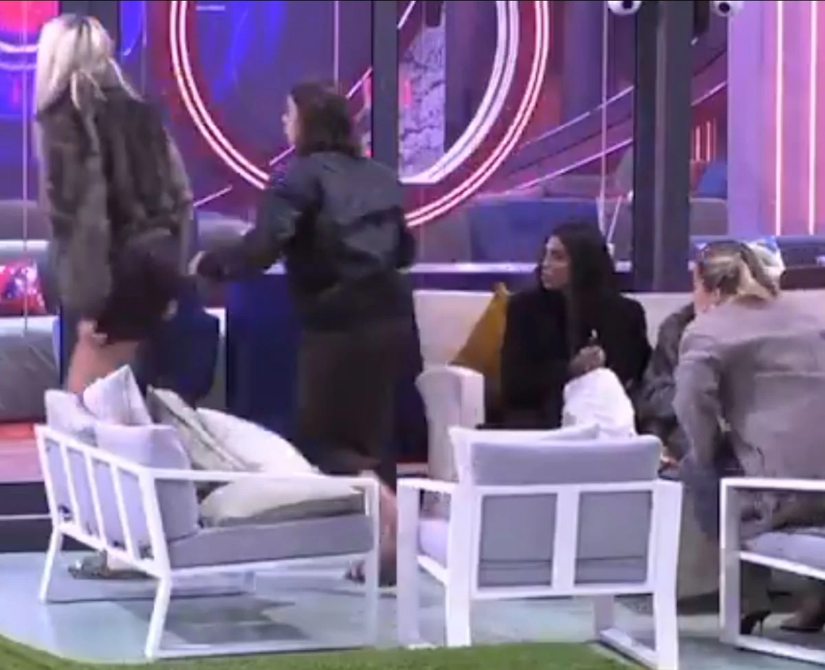 Concorrente del Grande Fratello colta da malore in giardino