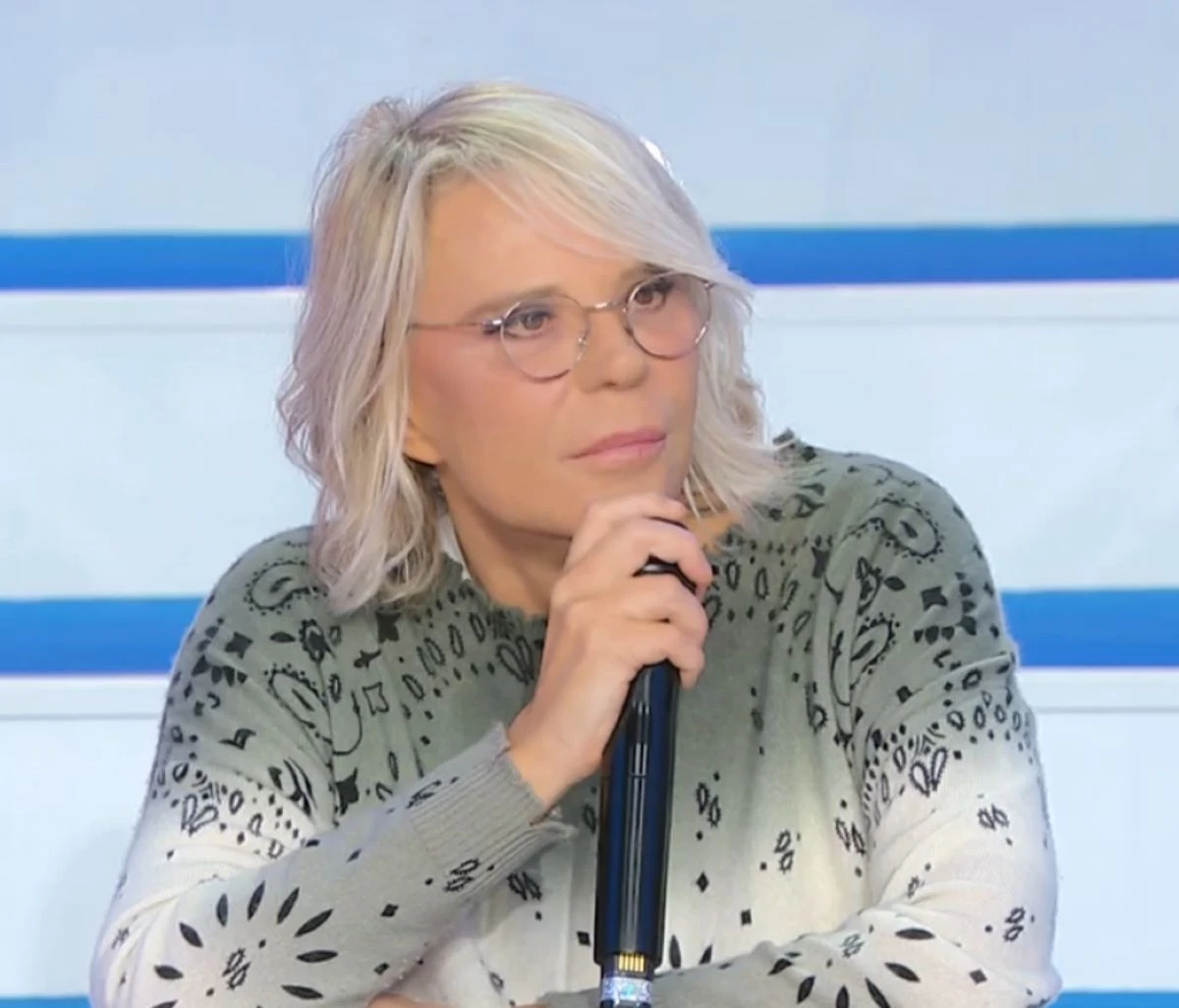 Maria De Filippi durante una puntata di Uomini e Donne