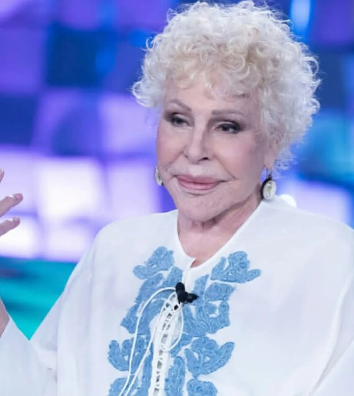 Ritratto di Ornella Vanoni durante una performance