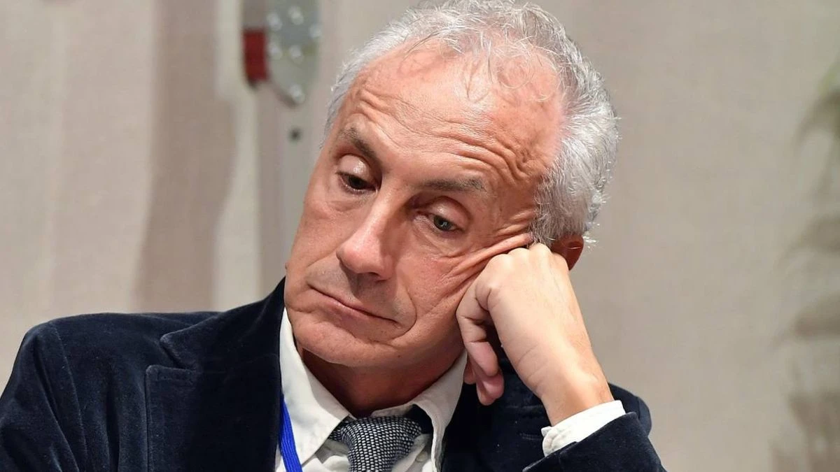 travaglio che figuraccia il giornalista costretto a chiedere scusa