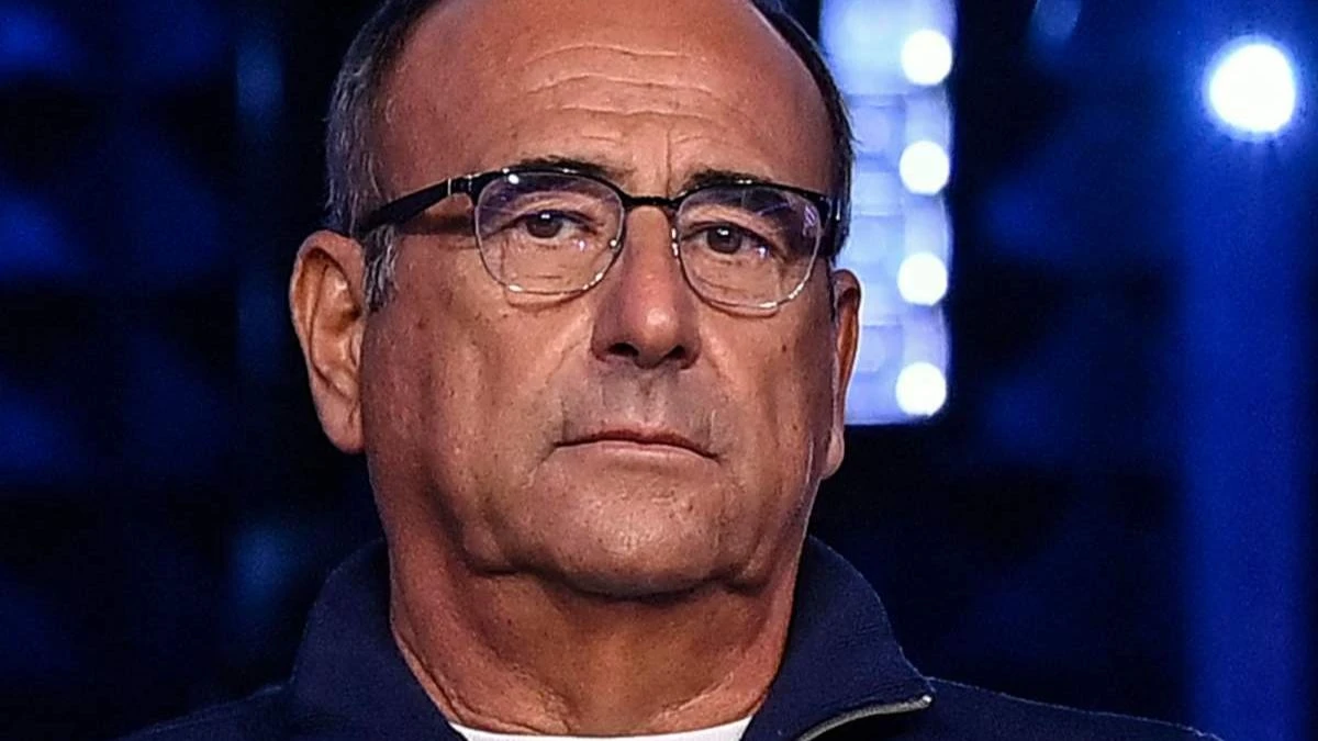 Alfa annuncia la pausa dal palco davanti ai fan a Conegliano Veneto