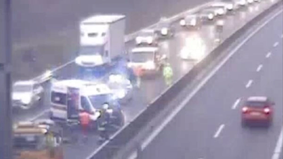 Schianto micidiale in Italia, autostrada paralizzata: c’è una vittima. Code per chilometri
