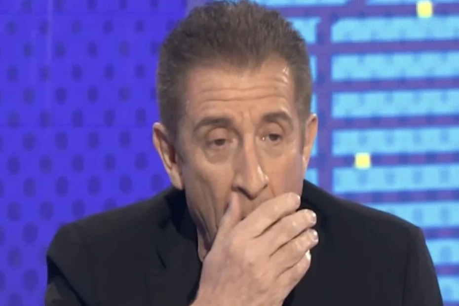 Ezio Greggio e Enzo Iacchetti durante una trasmissione televisiva