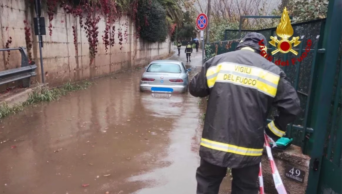 Maltempo Italia, auto sommerse dall’acqua e persone intrappolate: ore d’ansia (VIDEO)