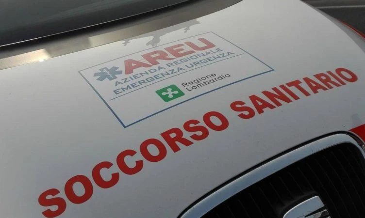 Ambulanza e soccorsi dopo il grave incidente in provincia di Bergamo