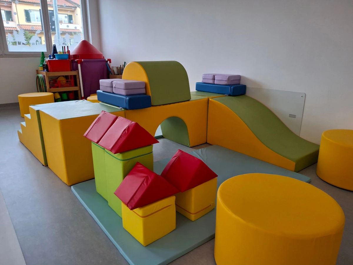 Ingresso dell'asilo di Soci, Bibbiena, dove si è verificato l'incidente