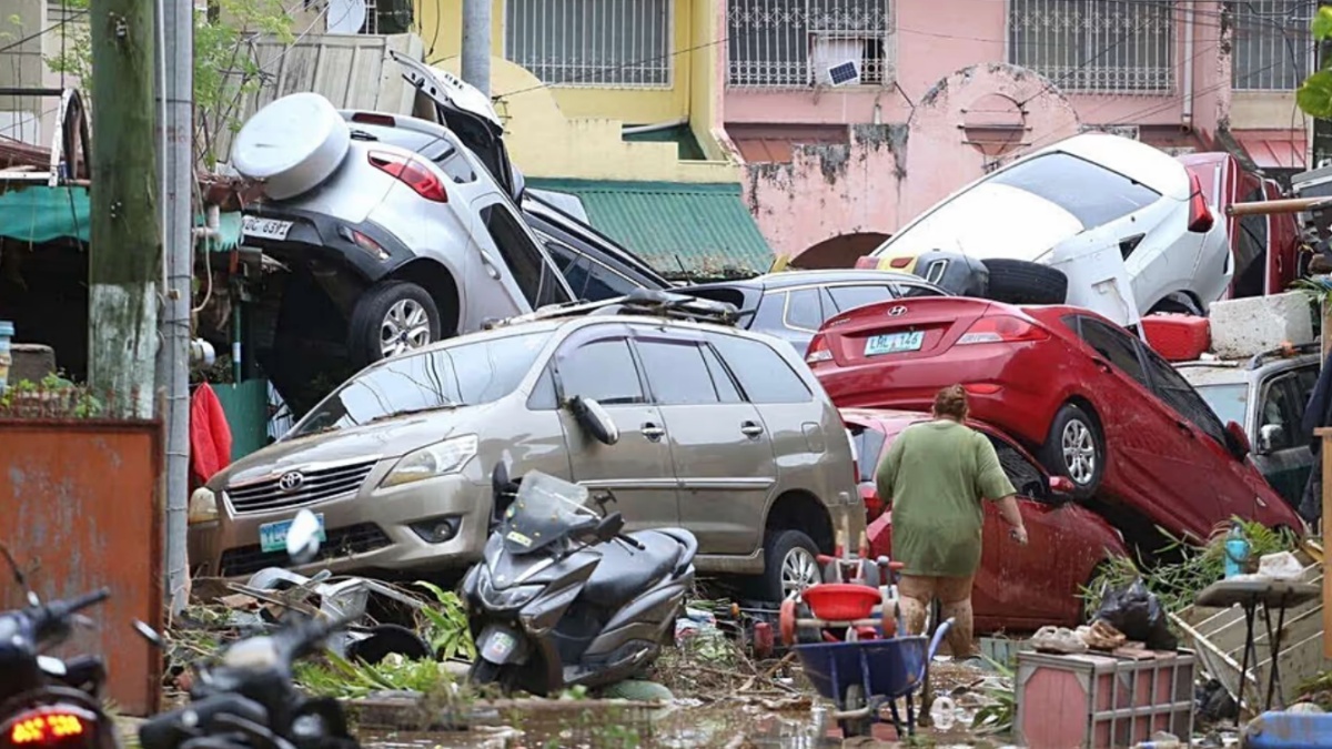 Tifone devastante, centinaia tra morti e feriti: il bilancio è tragico (VIDEO)