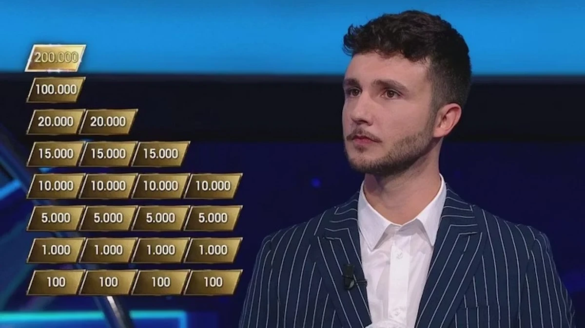 Il campione durante una delle puntate record de La Ruota della Fortuna