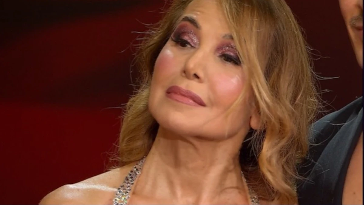 “Ha chiamato l’avvocato”. Tensioni dietro le quinte di Ballando: il rumor che travolge Barbara D’Urso
