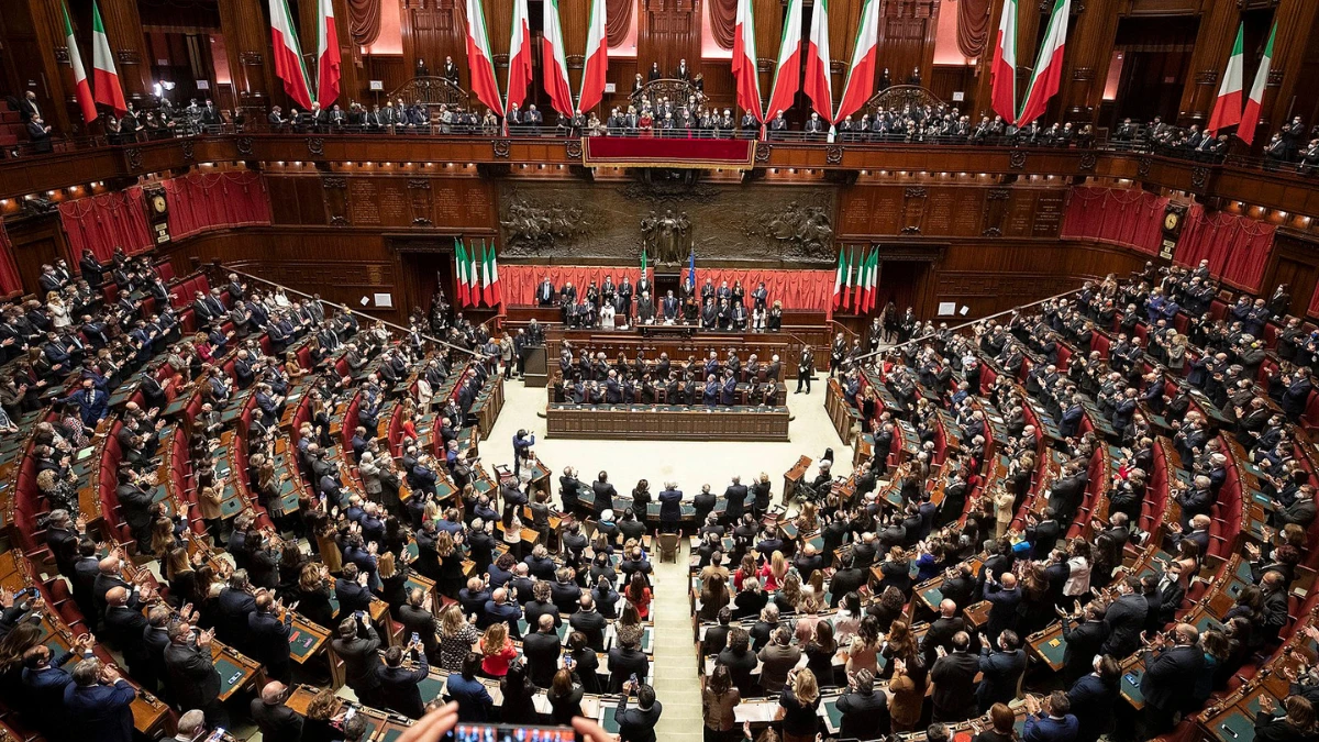 Aula della Camera dei Deputati italiana, simbolo delle istituzioni coinvolte nel caso Santanchè