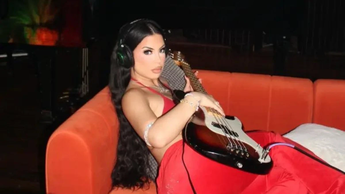 La cantante DELAROSA, Maria De La Rosa, vittima di una sparatoria a Los Angeles