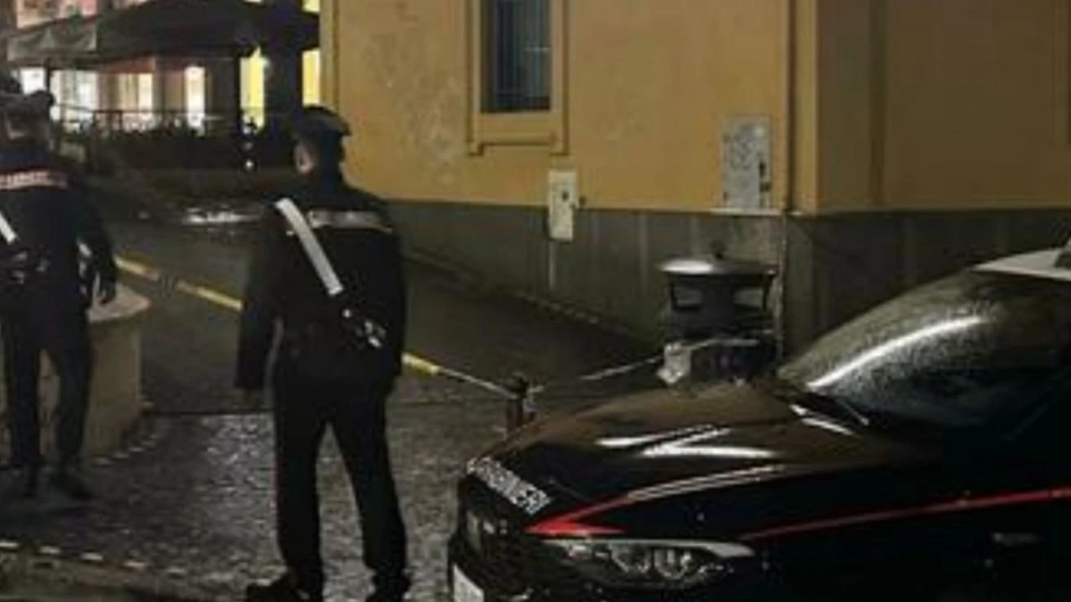 Auto dei carabinieri durante un controllo notturno