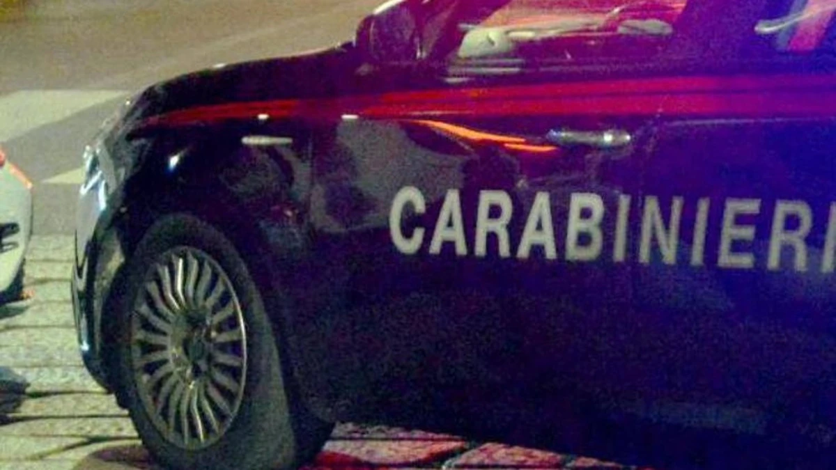 Carabinieri al lavoro durante le indagini notturne a Milano