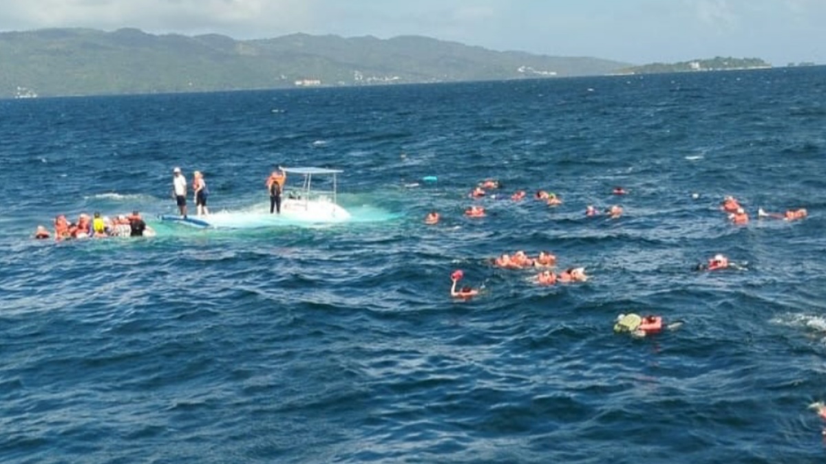 crociera diventa un incubo barca affonda durante l8217escursione decine di persone in mare