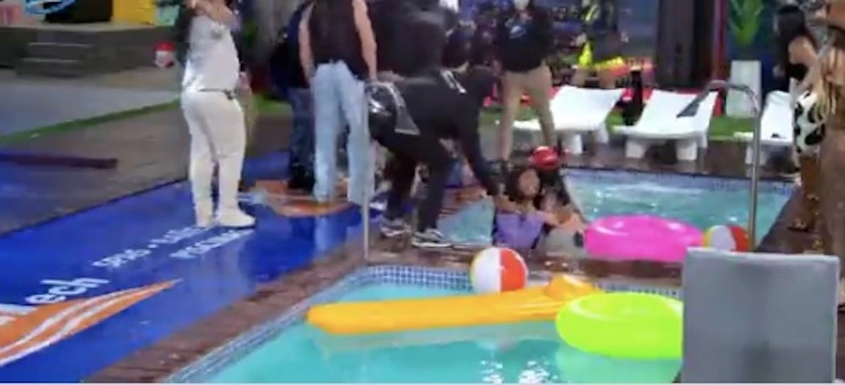 Momento della lite tra Yina Calderón e La Piry nel reality colombiano