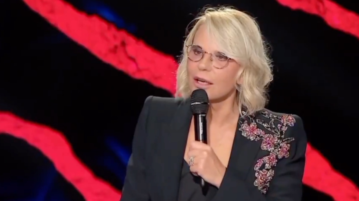 belve maria de filippi rivela il nickname che usa online di notte