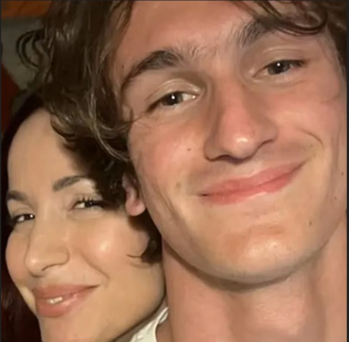 Andrea Delogu con look elegante durante un evento Rai