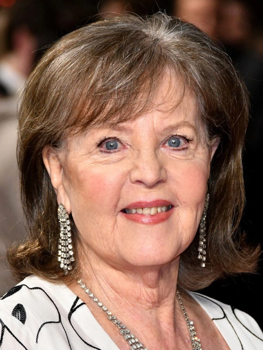 Ritratto di Pauline Collins sorridente