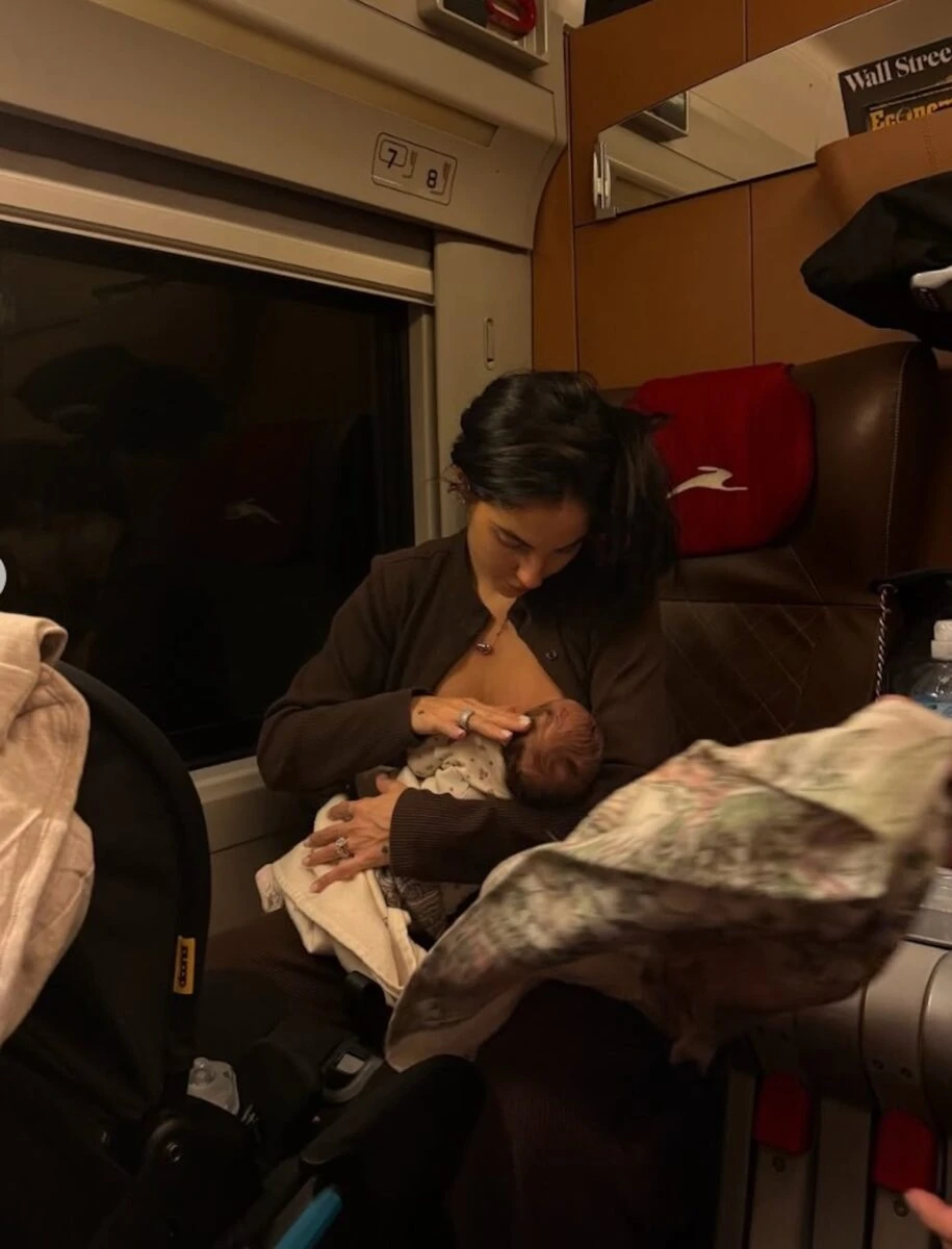 Giulia De Lellis mostra la scatola di integratori quasi intatta