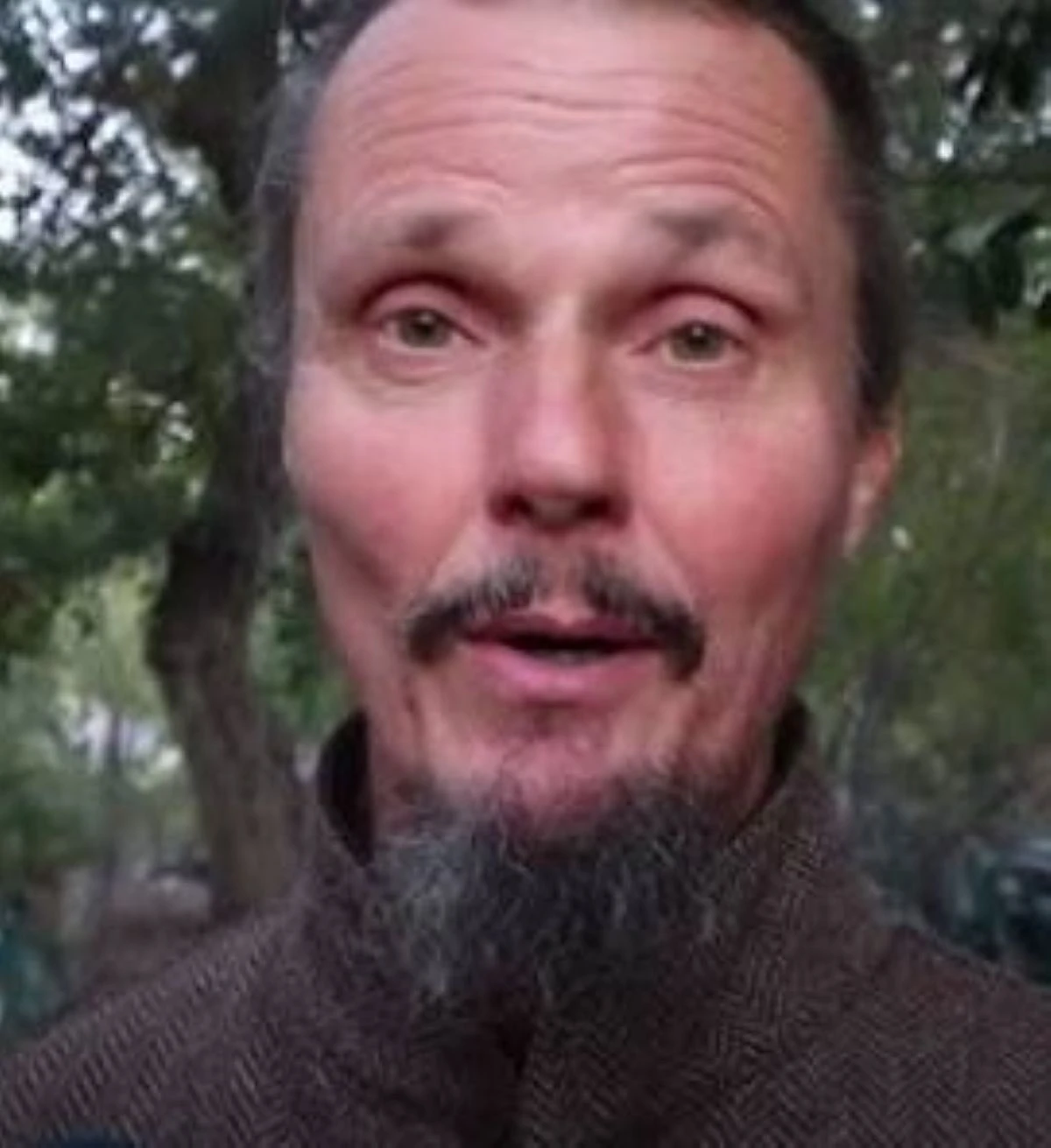 Famiglia vive bosco Giorgia Meloni