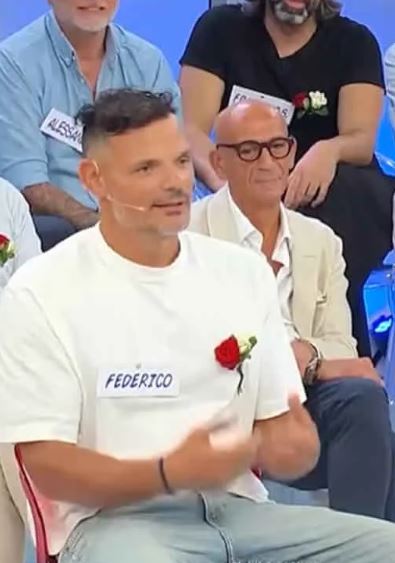 "Bugiardo!", caos a Uomini e donne: Gianni Sperti smaschera la strategia di Federico