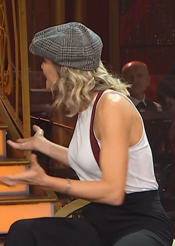 "Ballando con le stelle", Francesca Fialdini costretta allo stop dopo l’infortunio al piede: annuncio in diretta