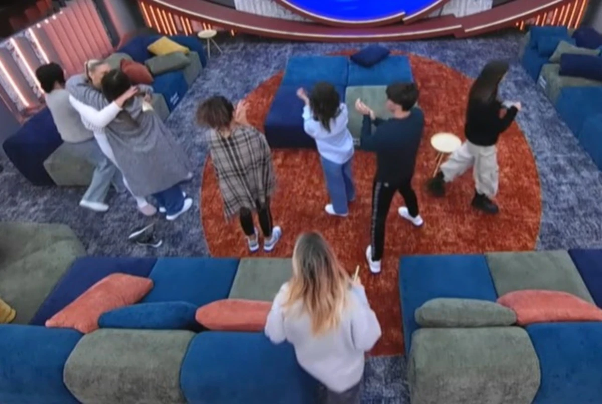 Grande Fratello, studio vuoto in attesa dei concorrenti