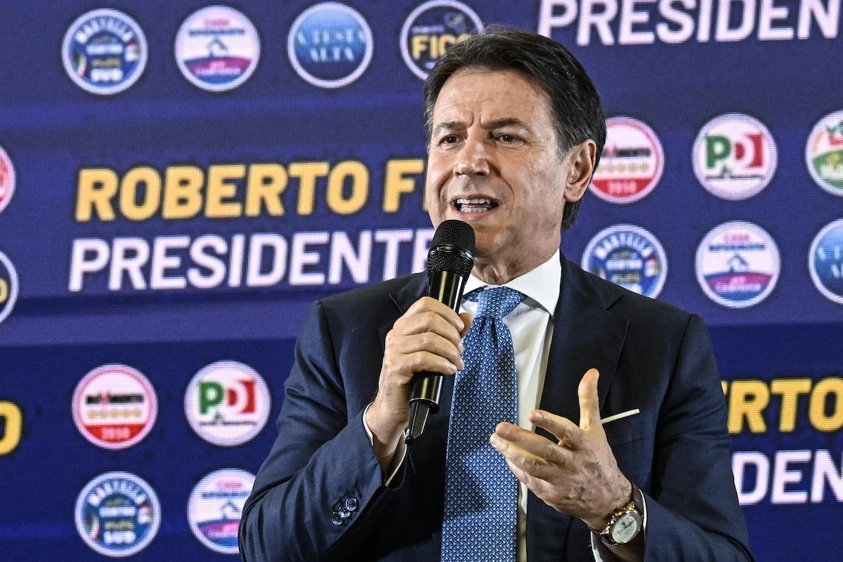 Giuseppe Conte durante una conferenza stampa