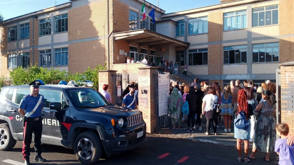 Corridoio di una scuola teatro dell'aggressione