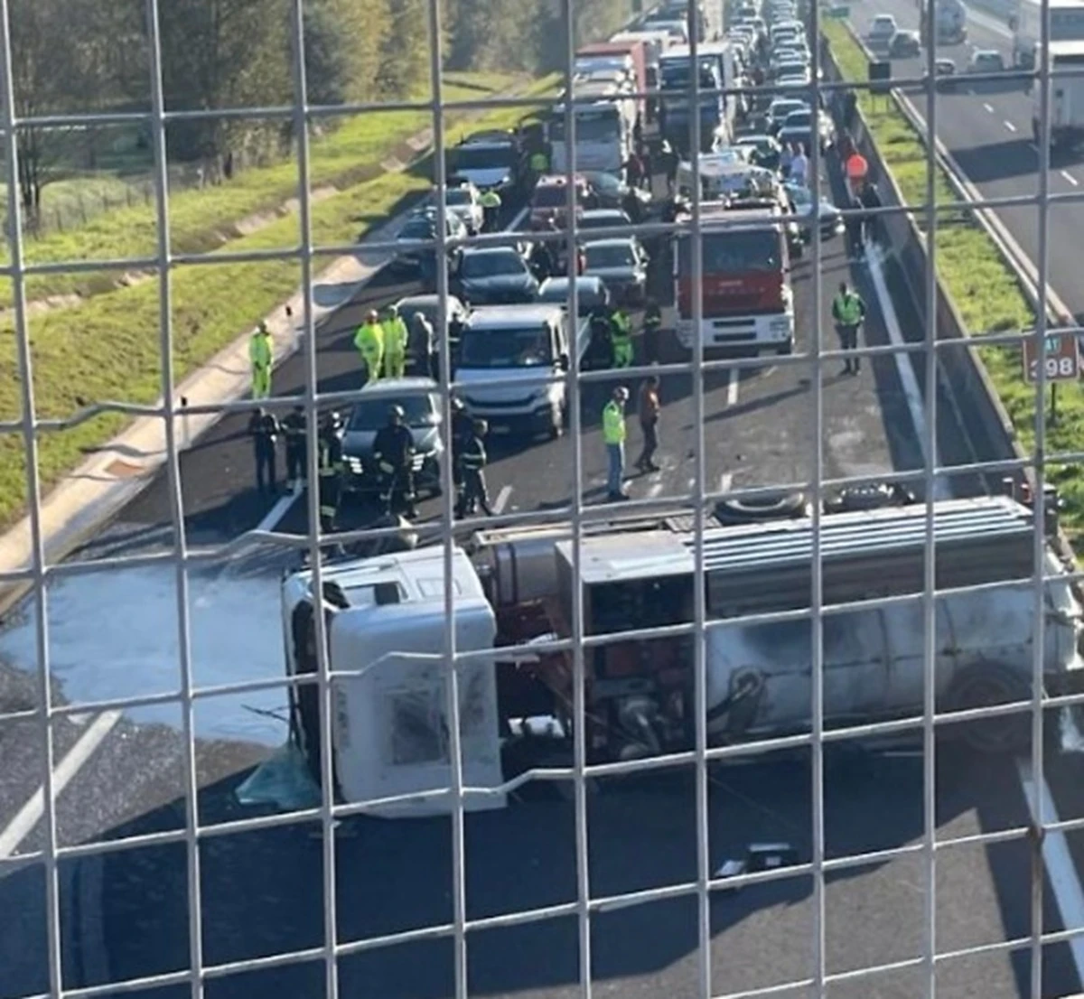 Code chilometriche e traffico bloccato sull'autostrada A1 dopo l'incidente