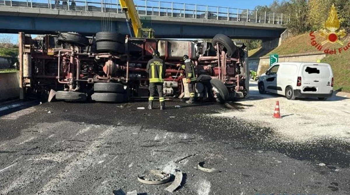 Gravissimo incidente in autostrada, 118 e vigili del fuoco sul posto